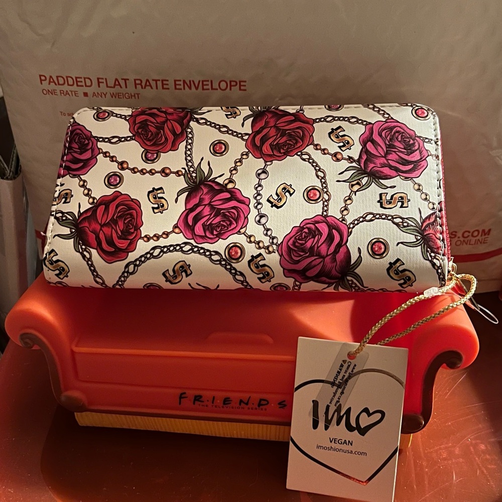 NWT Imoshion Zip around Rose Wallet